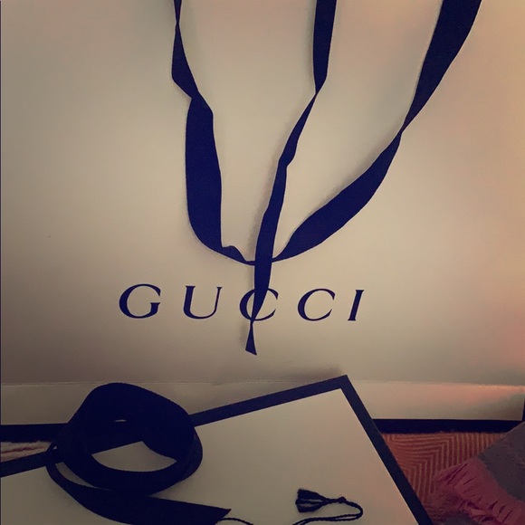 Gucci’s scarf new not worn Can be used 2 sides - Picture 1 of 4